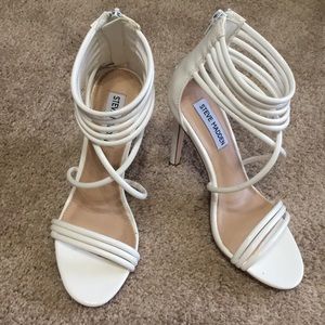 STEVE MADDEN WHITE STAPPY HEELS